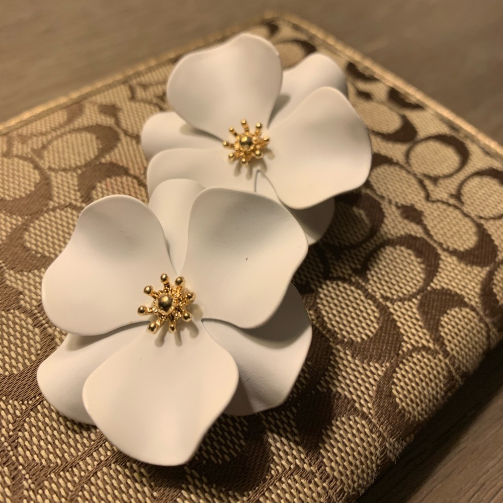 White flower earrings